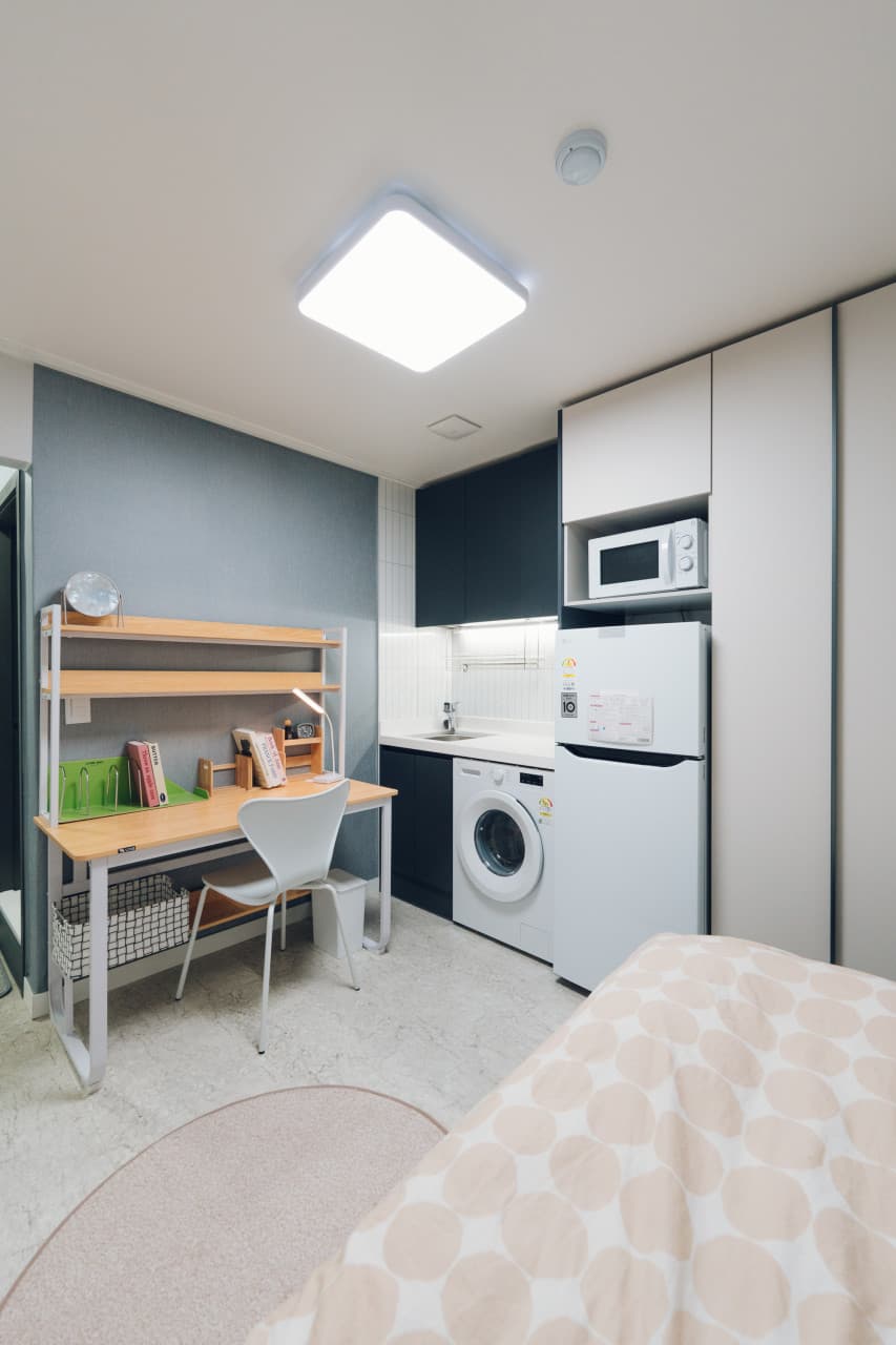 (3+ Month Stay) Fully Furnished Premium Room -- Deposit 300,000 KRW — photo 2 of 17
