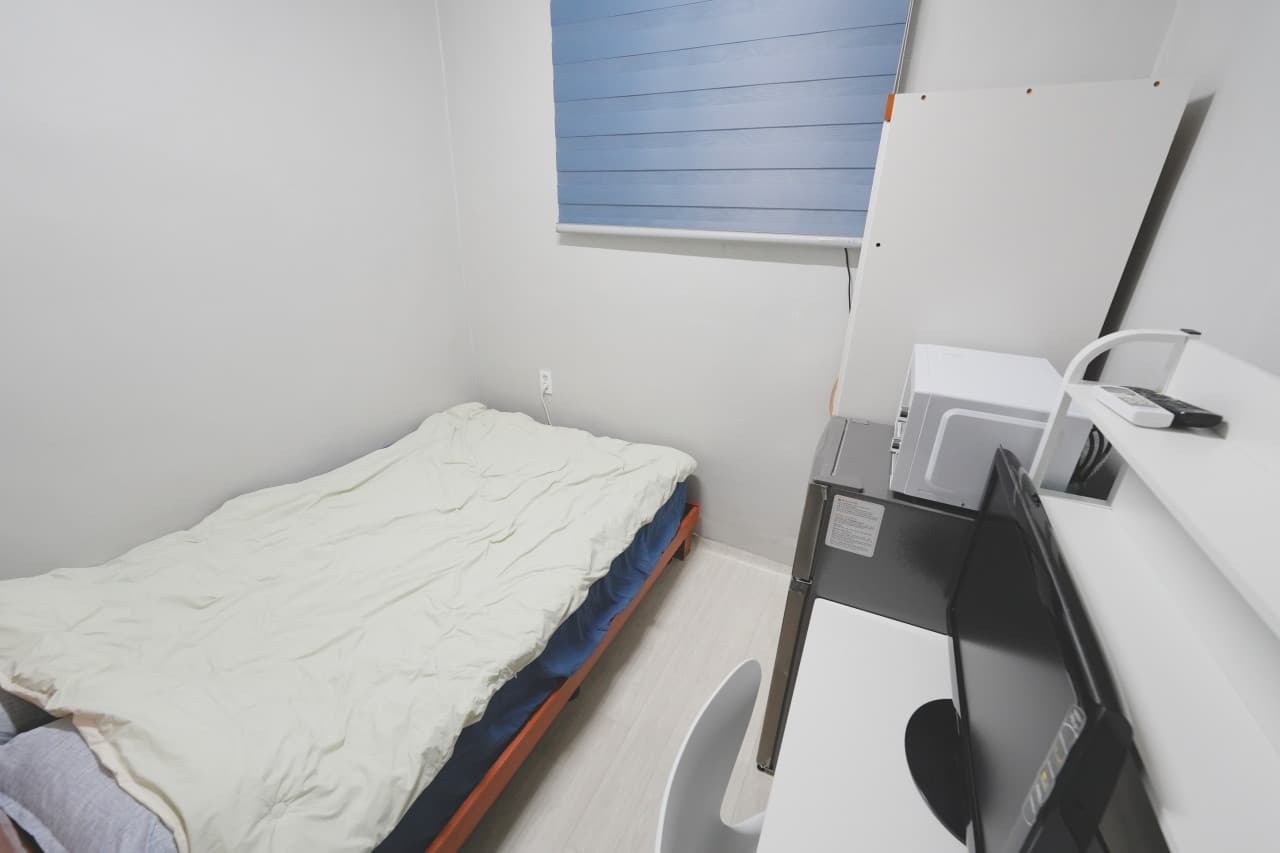 Deluxe Fully-Furnished 2-Person Room (Deposit 100,000 KRW) — photo 3 of 3