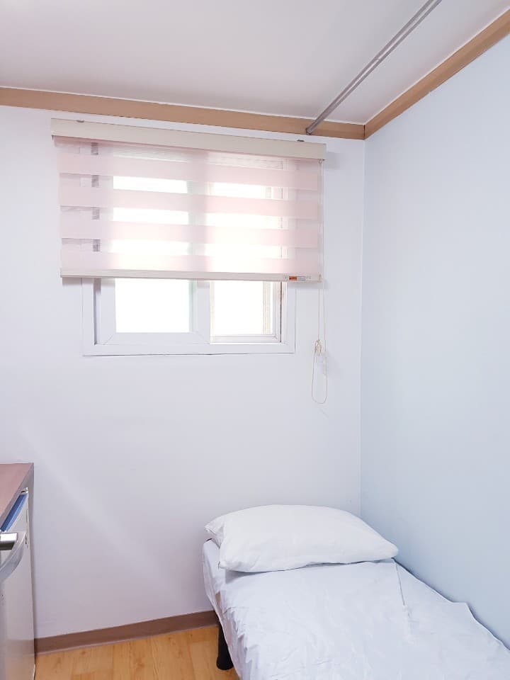 Studio (Monthly Rent 400,000–500,000 Won) — photo 2 of 12