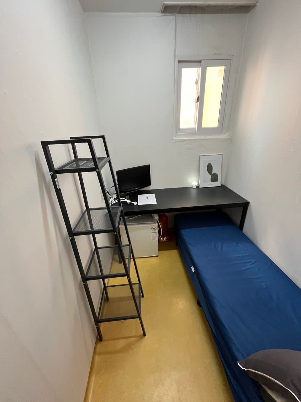 Mini Room (External Window) - Deposit 50,000 KRW — photo 1 of 5