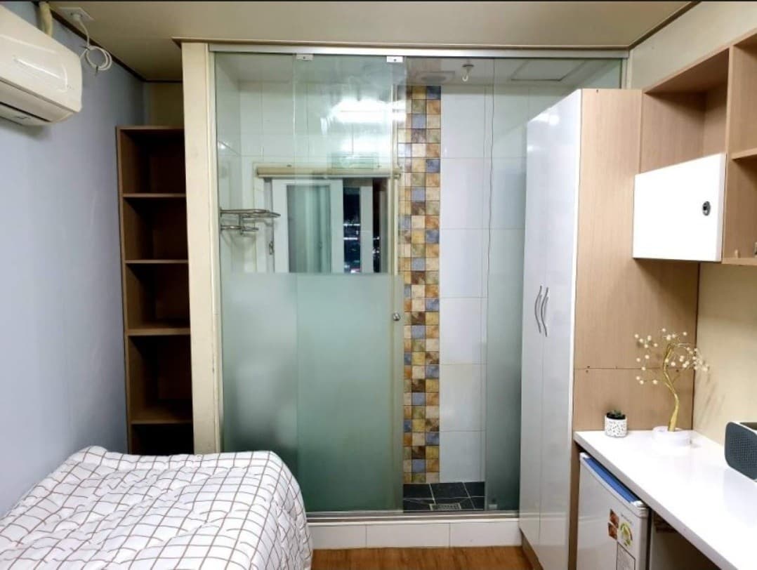 3rd and 4th Floor Oneroomtel — photo 1 of 9