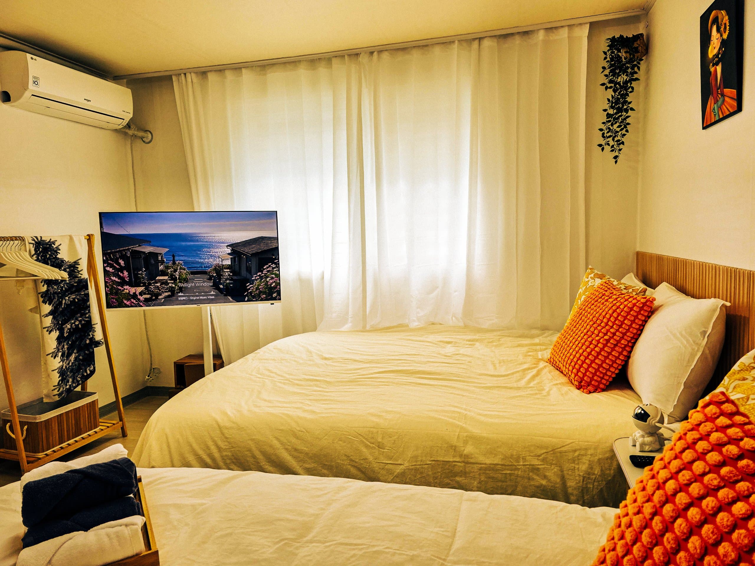 Room1, Room2, Room3 — photo 1 of 28